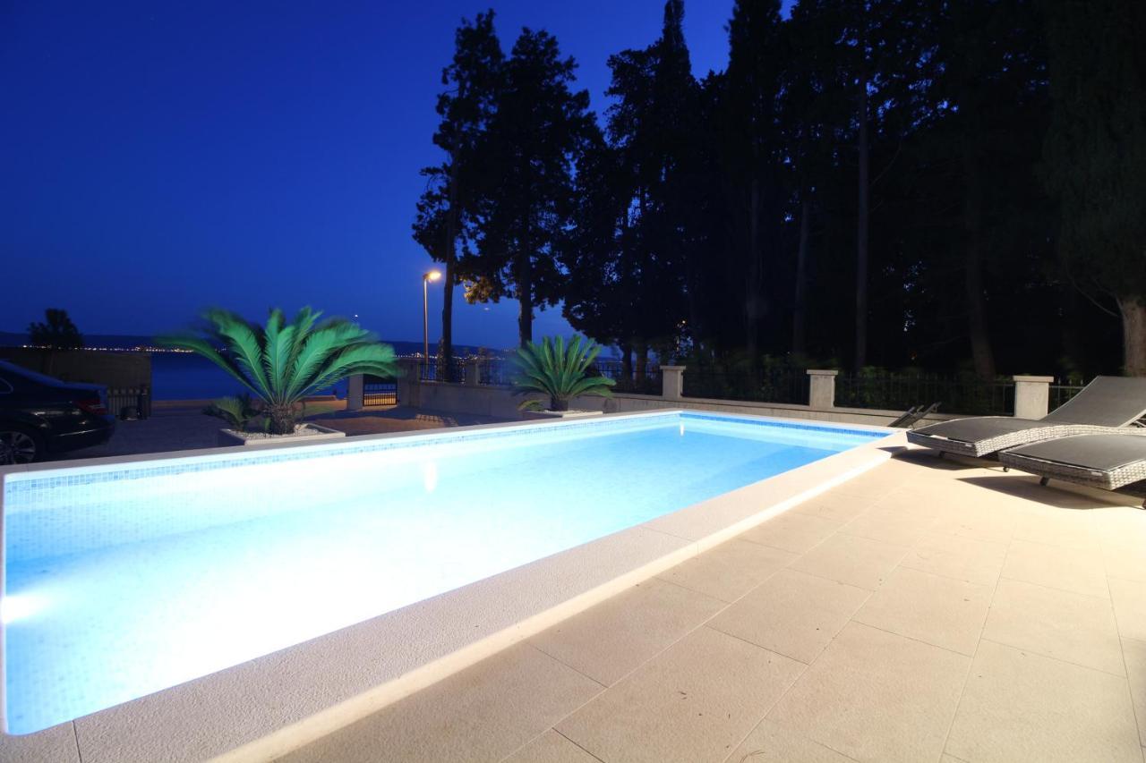 Villa Beachfront Sea Palace Kaštela 外观 照片