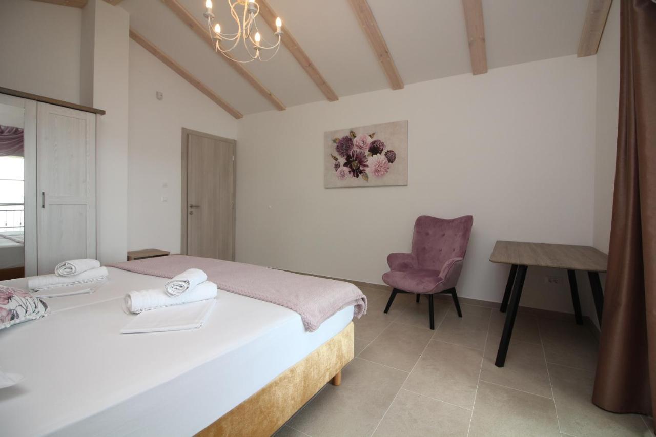 Villa Beachfront Sea Palace Kaštela 外观 照片