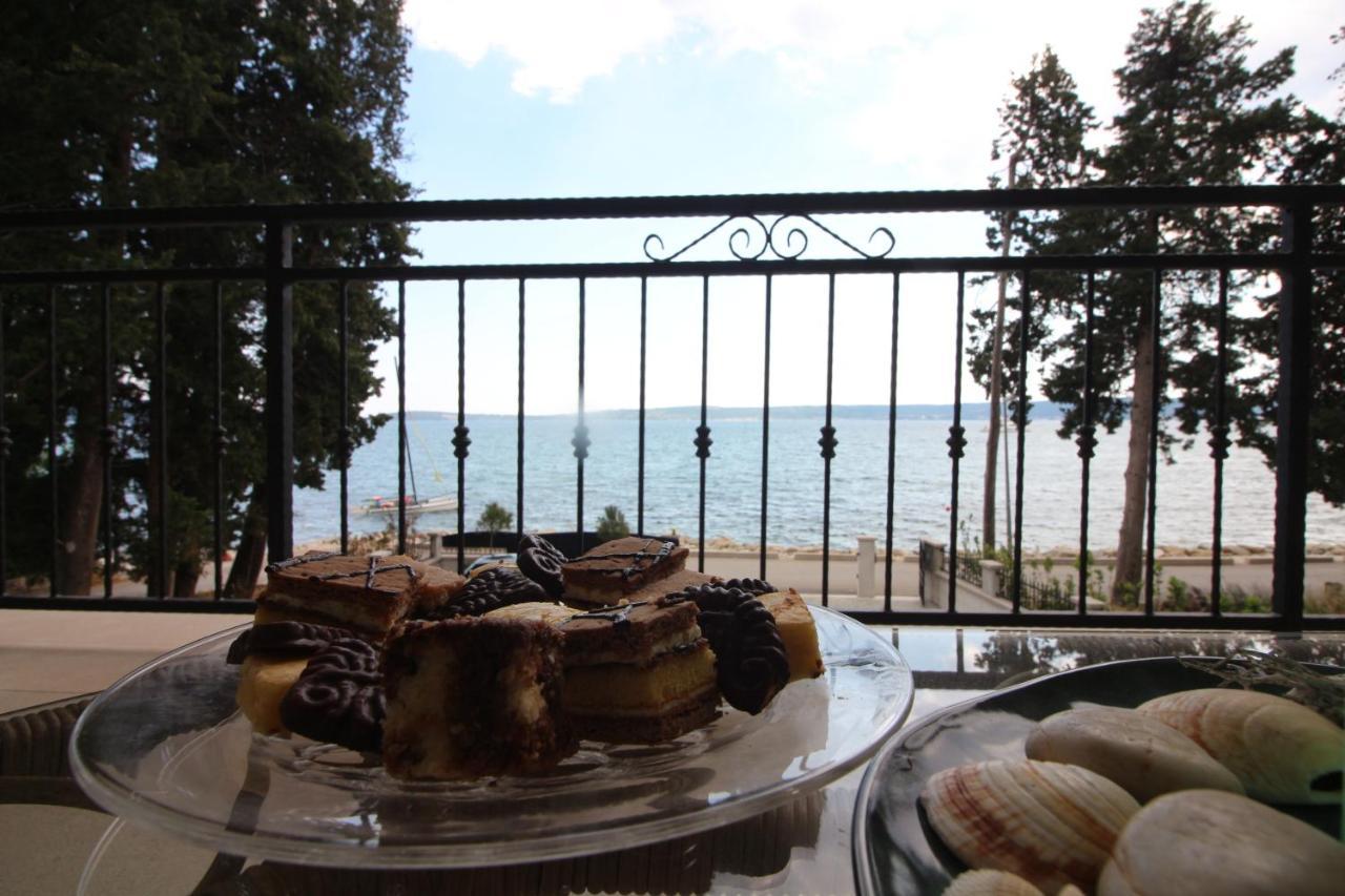 Villa Beachfront Sea Palace Kaštela 外观 照片