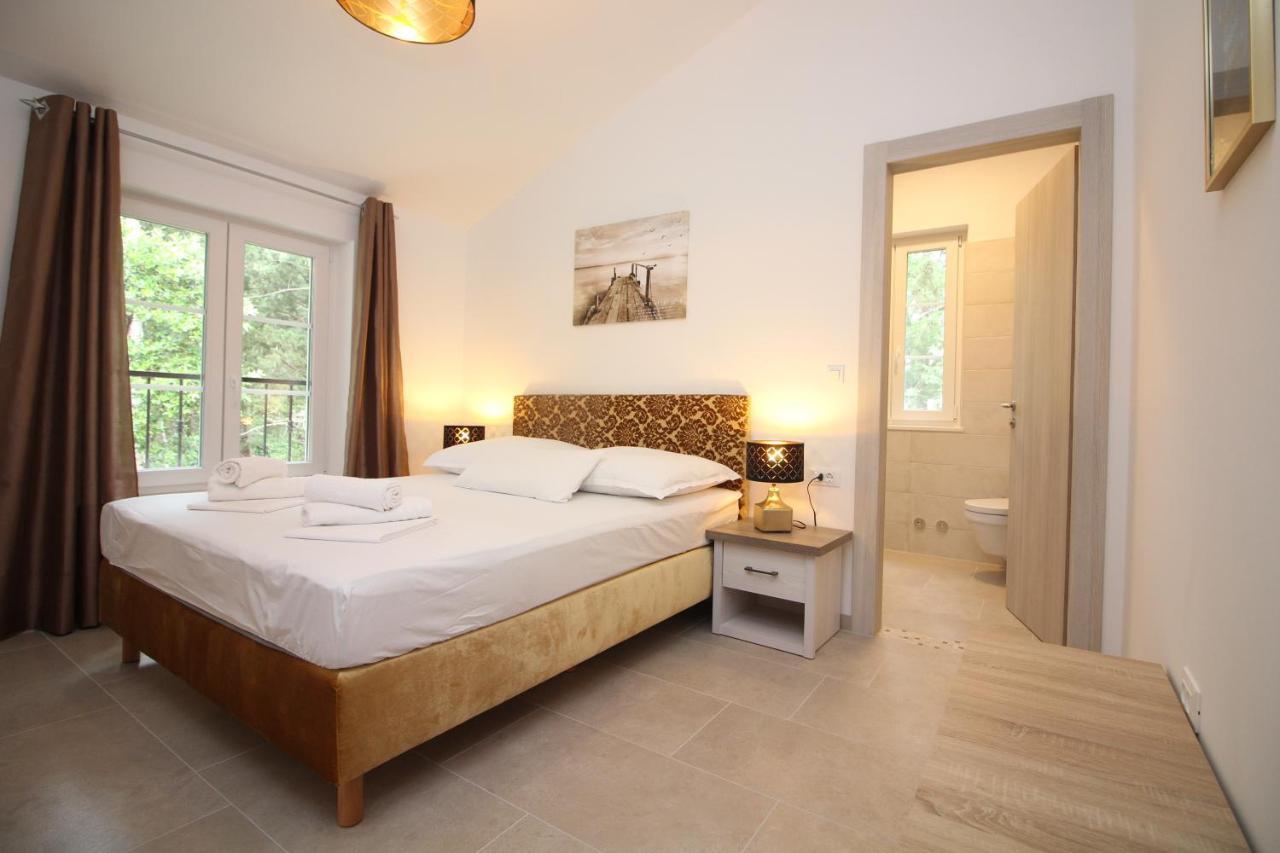 Villa Beachfront Sea Palace Kaštela 外观 照片